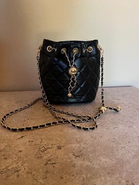 Designer Look Black Quilted Gold Chain Crossbody Bag NEW